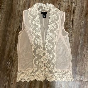 Moda Pink And White lace vest